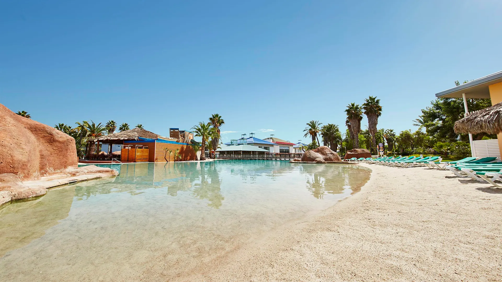 PortAventura Hotel Caribe: Unlimited Park Access & Ferrari Land Entry Salou 4*,