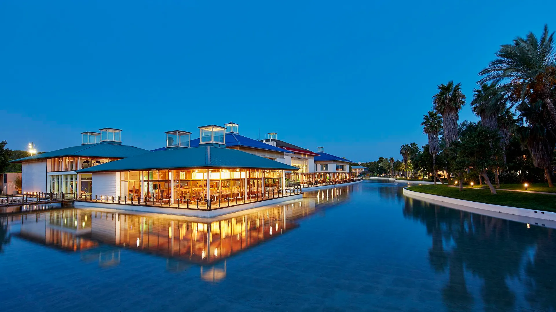 PortAventura Hotel Caribe: Unlimited Park Access & Ferrari Land Entry Salou