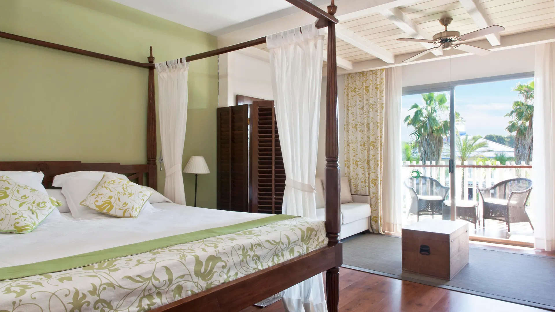 ****  Portaventura Hotel Caribe - Includes Unlimited Access To Portaventura Park & 1 Access To Ferrari Land Salou Spanje