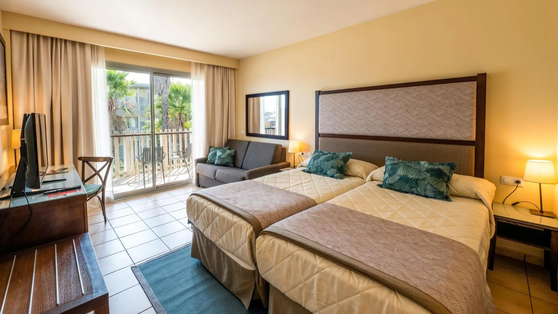 Portaventura Hotel Caribe - Includes Unlimited Access To Portaventura Park & 1 Access To Ferrari Land Salou
