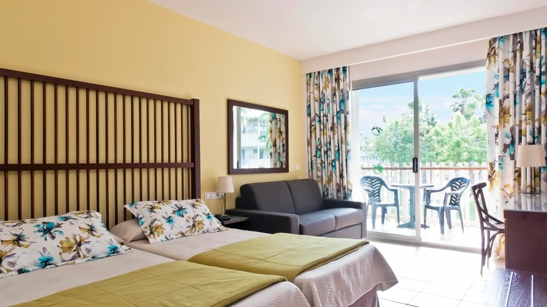 PortAventura Hotel Caribe: Unlimited Park Access & Ferrari Land Entry Salou