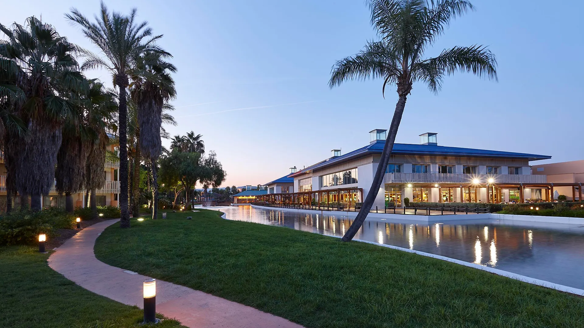 Portaventura Hotel Caribe - Includes Unlimited Access To Portaventura Park & 1 Access To Ferrari Land Salou