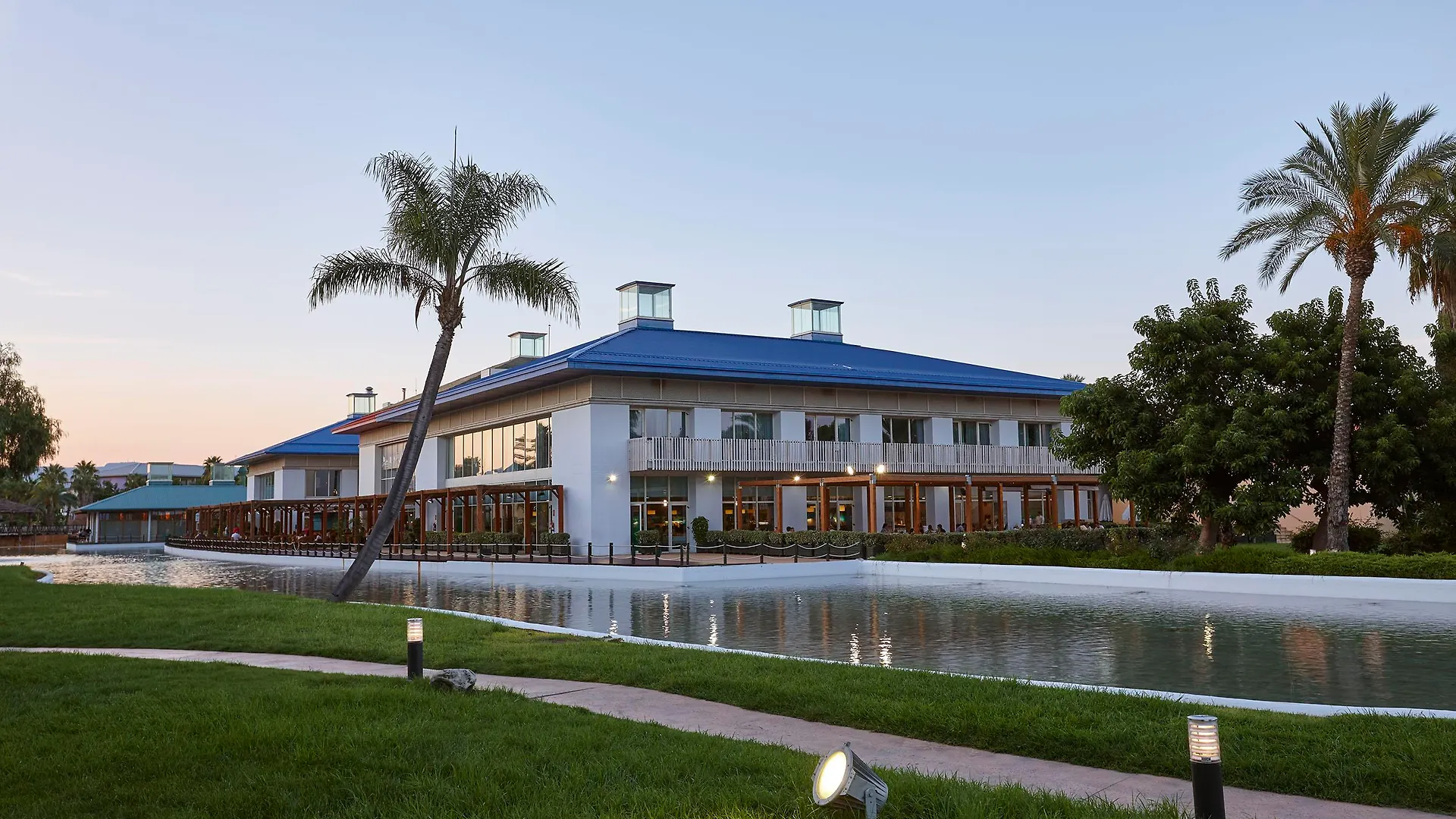 ****  Portaventura Hotel Caribe - Includes Unlimited Access To Portaventura Park & 1 Access To Ferrari Land Salou España